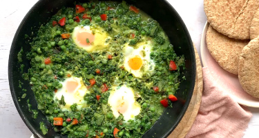 Groene shakshuka met volkoren pita