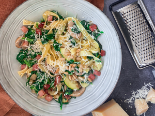 Tagliatelle met bladspinazie en spekjes