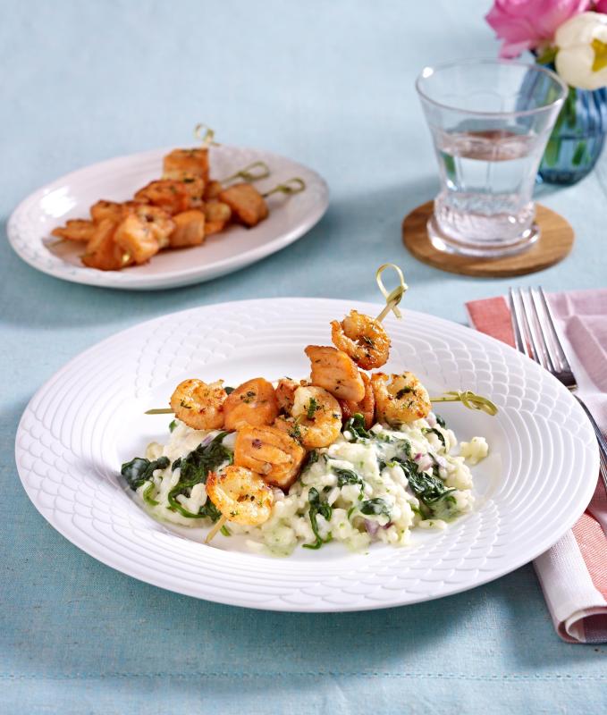 Spinazierisotto met zalm en garnalenspies