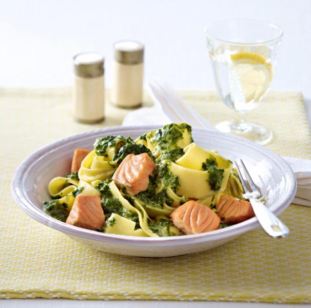 Pasta met zalm en spinazie
