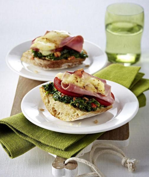 Spinazie sandwich met mozzarella