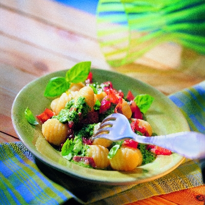 Gnocchi met spinazie-tomatensaus