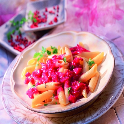 Mozzarella-chutney-rode kool met pasta